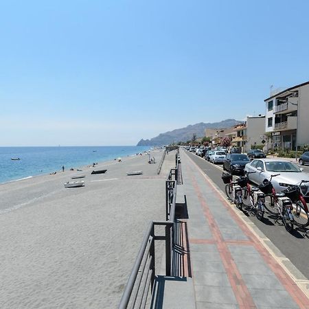 Marina D'Agro Residence Santa Teresa Di Riva Buitenkant foto