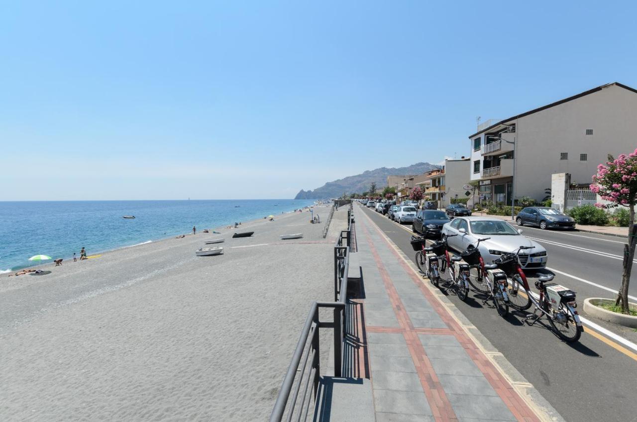 Marina D'Agro Residence Santa Teresa Di Riva Buitenkant foto
