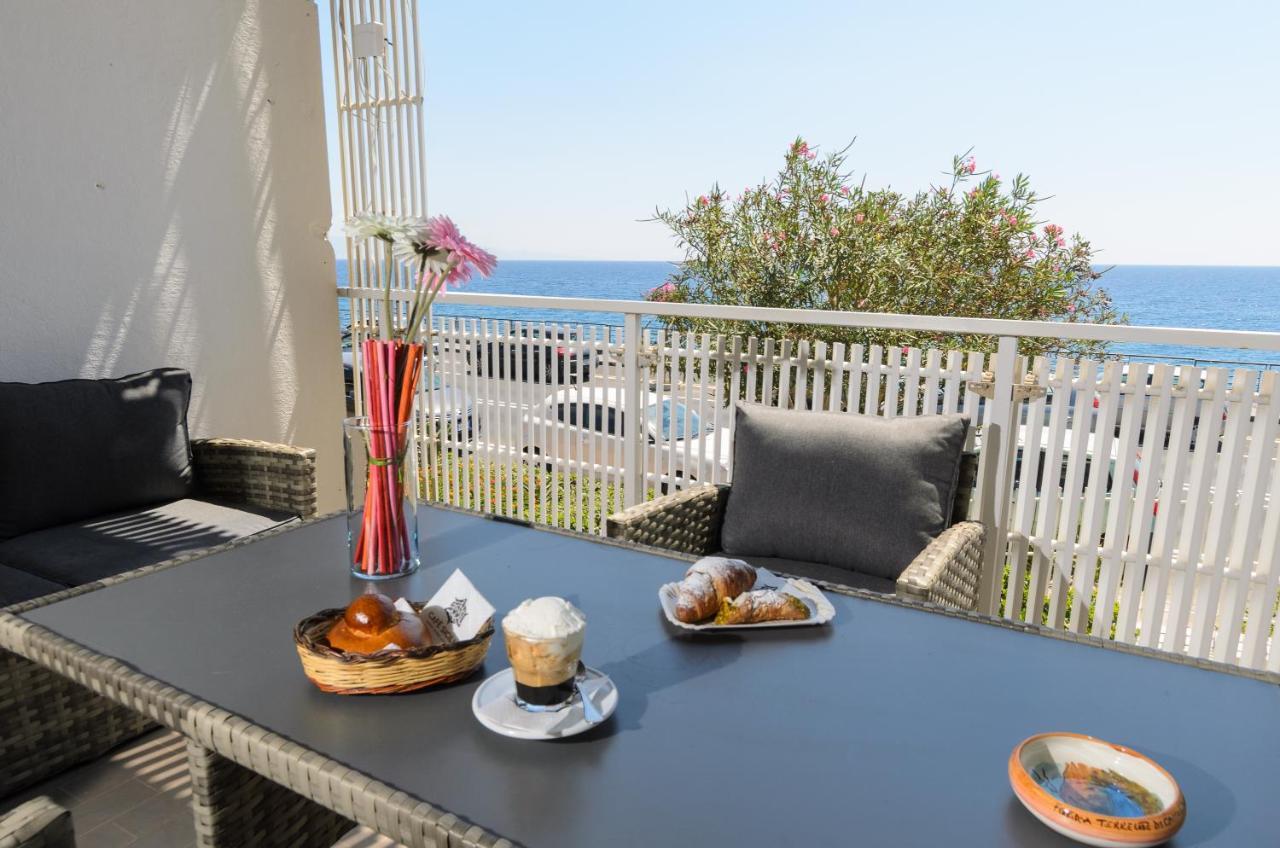 Marina D'Agro Residence Santa Teresa Di Riva Buitenkant foto