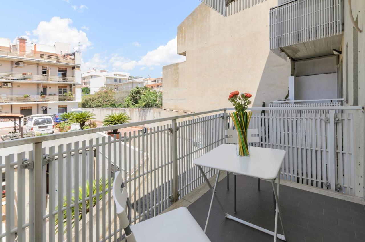 Marina D'Agro Residence Santa Teresa Di Riva Buitenkant foto
