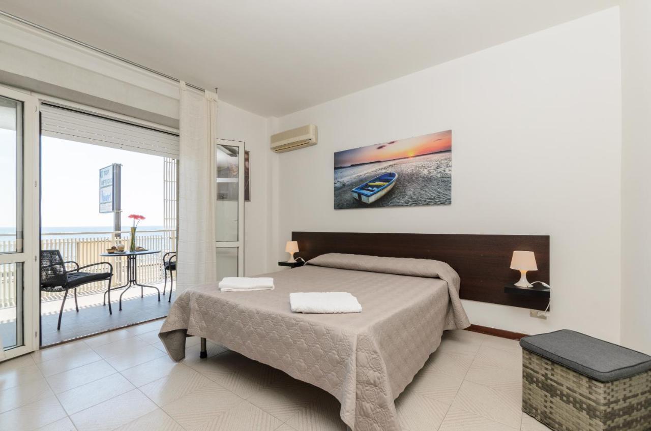 Marina D'Agro Residence Santa Teresa Di Riva Buitenkant foto