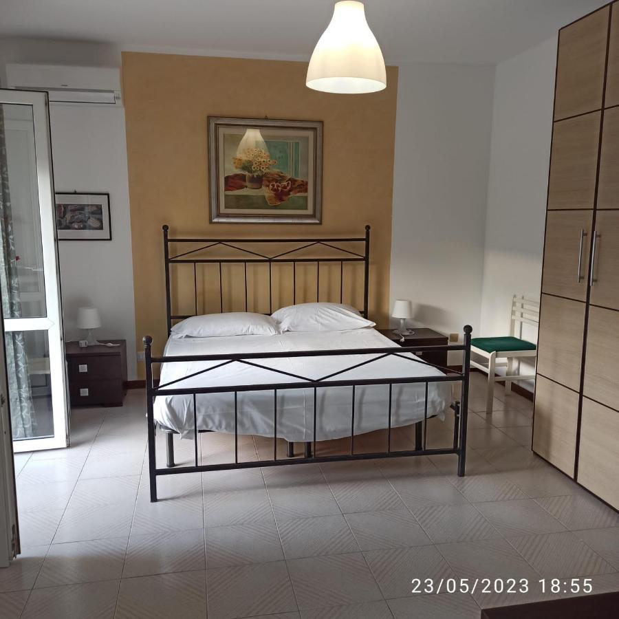 Marina D'Agro Residence Santa Teresa Di Riva Buitenkant foto