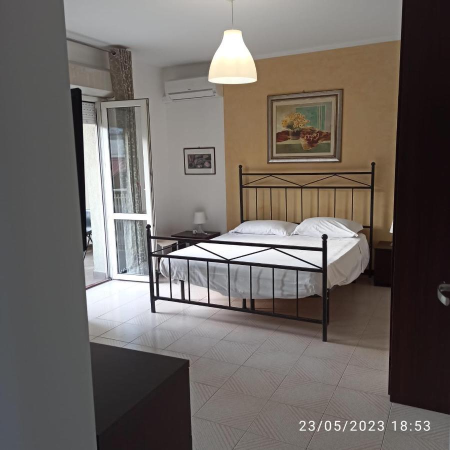 Marina D'Agro Residence Santa Teresa Di Riva Buitenkant foto