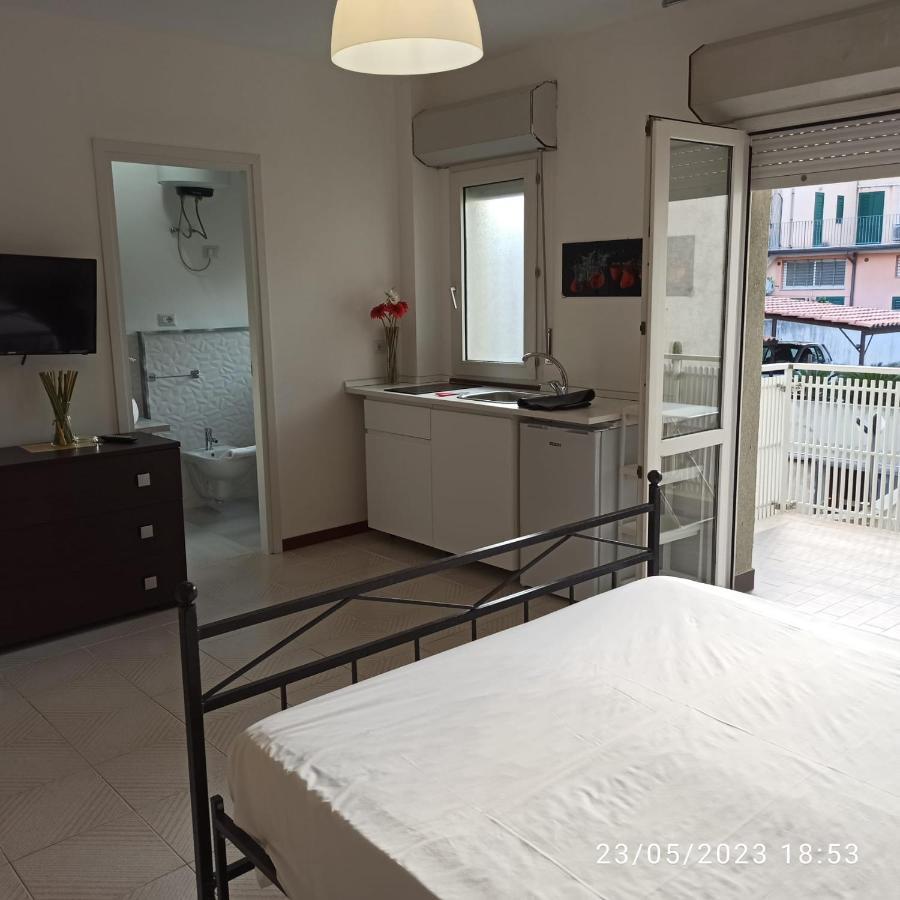 Marina D'Agro Residence Santa Teresa Di Riva Buitenkant foto